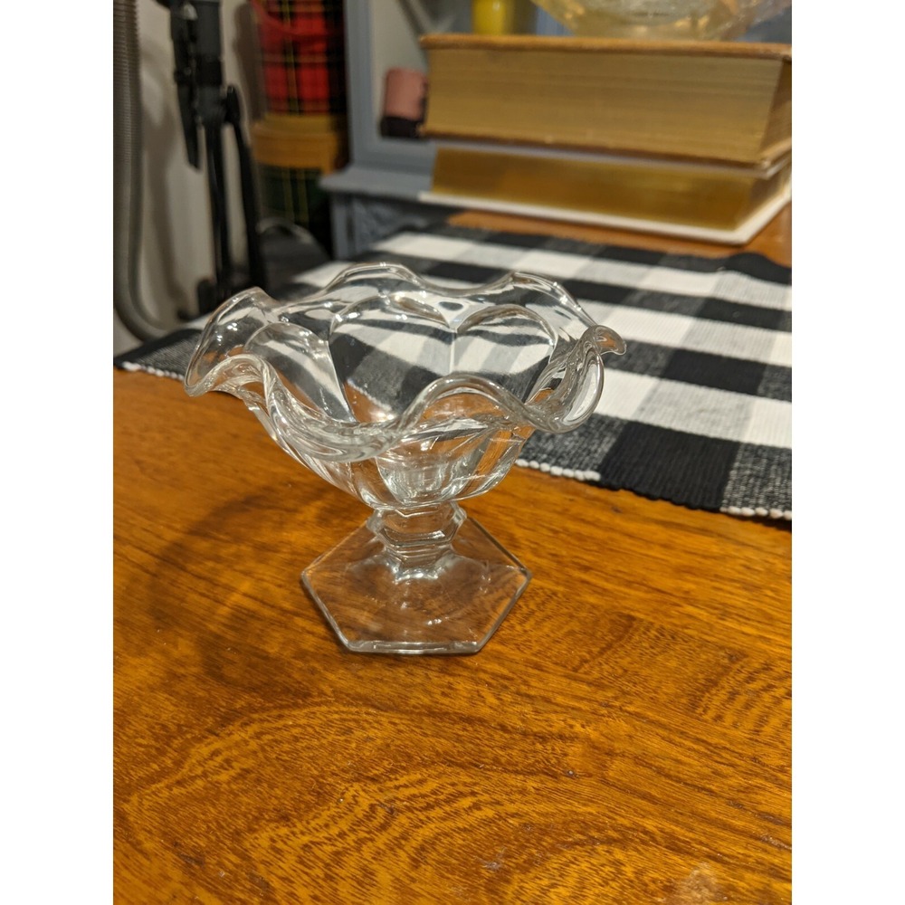 Vintage Heisey Glass Colonial Ruffle Ice Cream Dish EUC